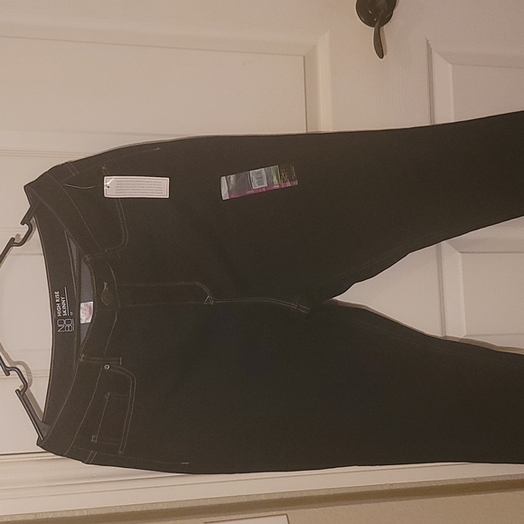 Jeans - Picture 2 of 3